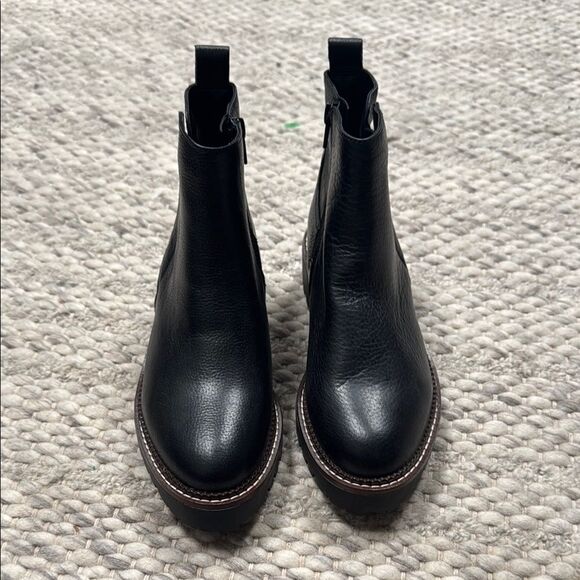 Nordstrom’s Miller 2 Water Resistant Black Leather Lug Sole Ankle Boot 5.5 - Picture 2 of 7